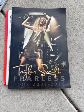 Taylor Swift Fearless Tour Book